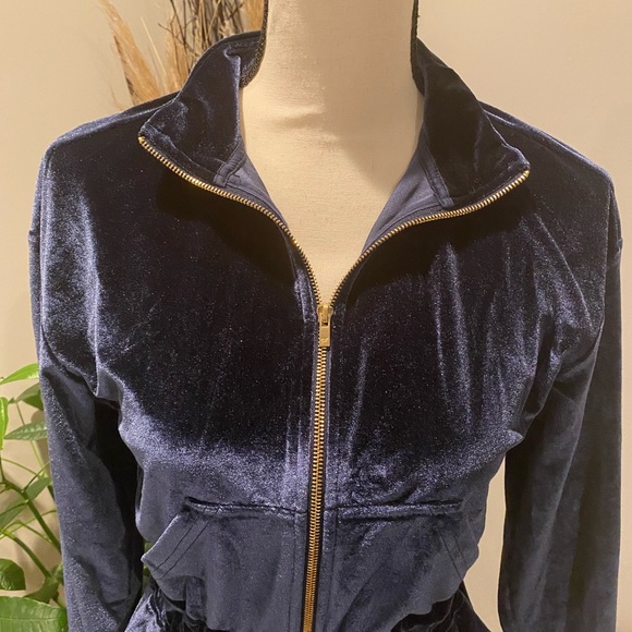 ✨Fabletics (NWOT) Velour Jumpsuit Size XS✨ - Picture 2 of 8